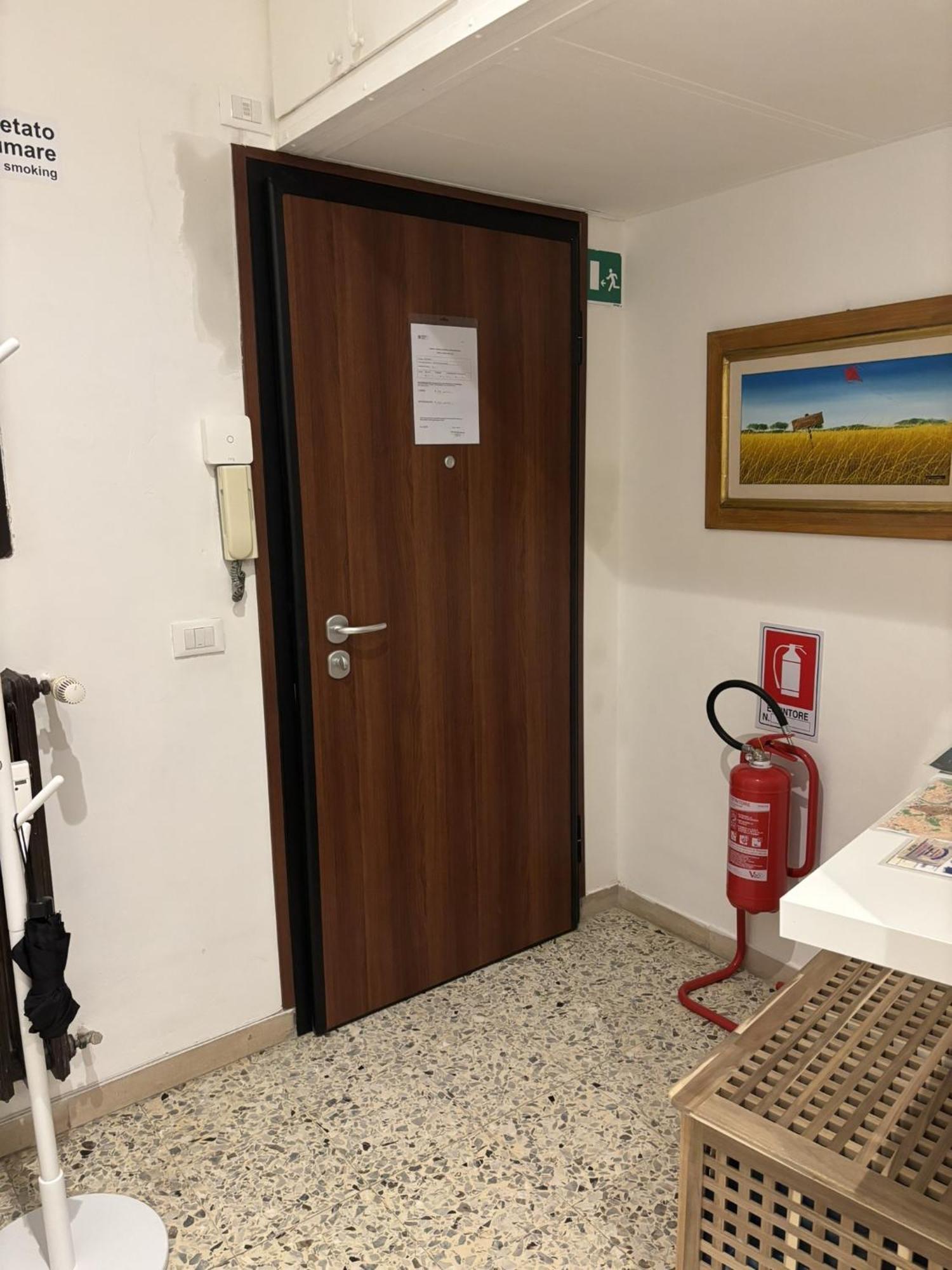 Mama Rooms And Apartment Roma Exterior foto